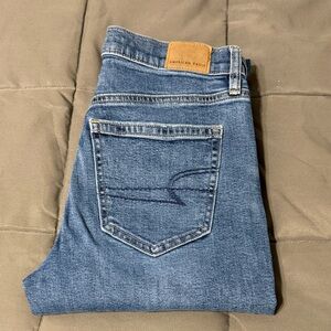 American Eagle 🦅’90’s skinny jeans. 4 Reg
